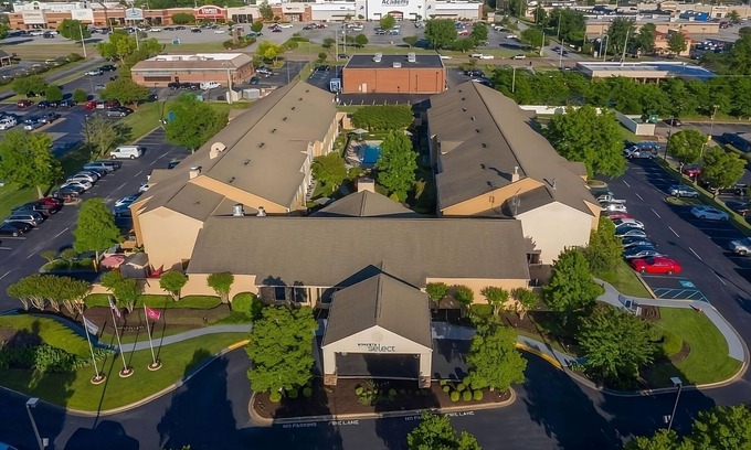 Twin Brook Apartment | Stay in a Contemporary Pet Friendly Hotel Near Tennessee Aquarium!