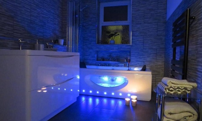 Pyle House | Stay in comfort , completely renovated