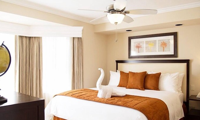 Coronado Hotel | Stay in Coronado's Best! Spacious Two Bedroom Unit with Kitchenette!