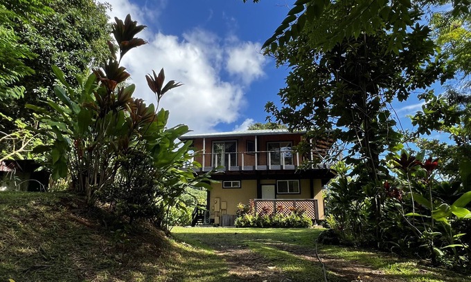 Hana Apartment | Stay in Hana Upstairs