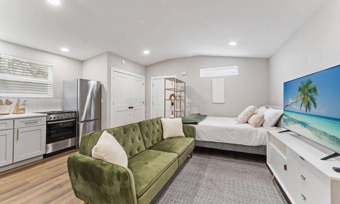 Murray Hill Apartment | Stay in our fully renovated Guesthouse located in the trendy Murray Hill district of Jacksonville