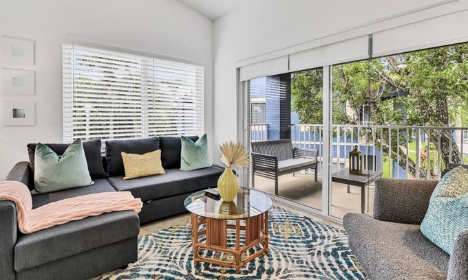 Mission Bay Apartment | Stay in our spacious 3-bed, 2-bath top-floor apartment in West Boca Raton
