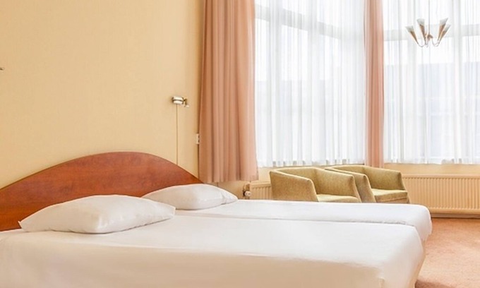 Deventer House | Stay in Style with On-Site Bar, Breakfast Service, Near Speelgoedmuseum
