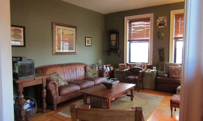 North Bergen Apartment | Stay in the home of a Broadway Star! Minutes from NYC