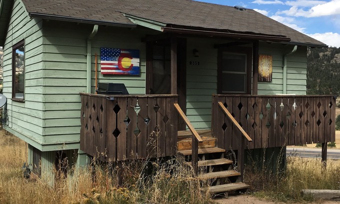 Estes Park Cabin | Stay in this charming vintage cabin with a wood burning fireplace,