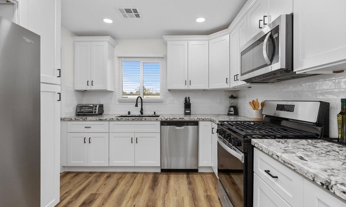 Riviera - Westchester House | Stay in this Downtown Cottage