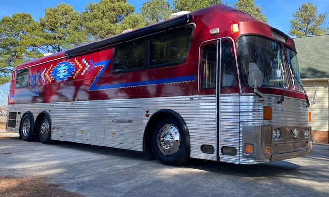 Durham Cottage | Stay Like a Rock Star! - Tour Bus in Durham, NC