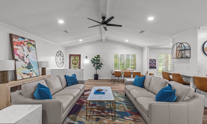 Flowood House | Stay Local Fantastic 4 Bedroom Near the Rez Sleeps 16
