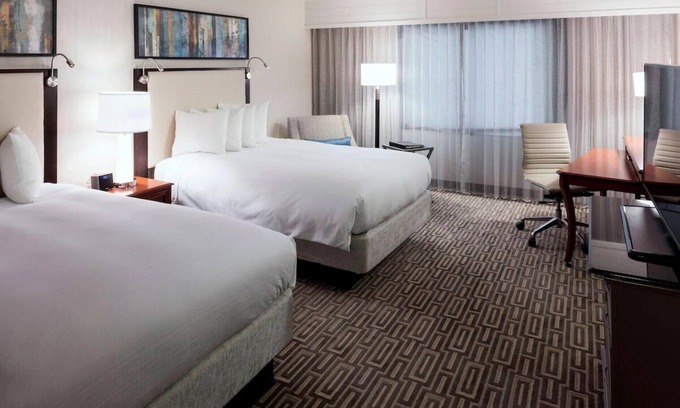 Fairfax Hotel | Stay Minutes from Patriot Park North with Free Parking | 2 Pet-Friendly Rooms