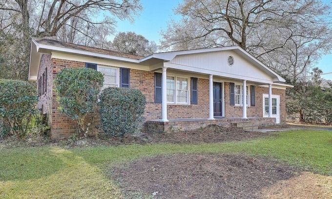 Goose Creek House | Stay near all Chas attractions, quiet comfort with fenced yard!