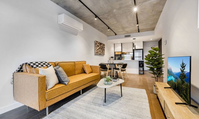 Cremorne Apartment | Stay Near Botanic Garden with Gym, Sauna & Parking