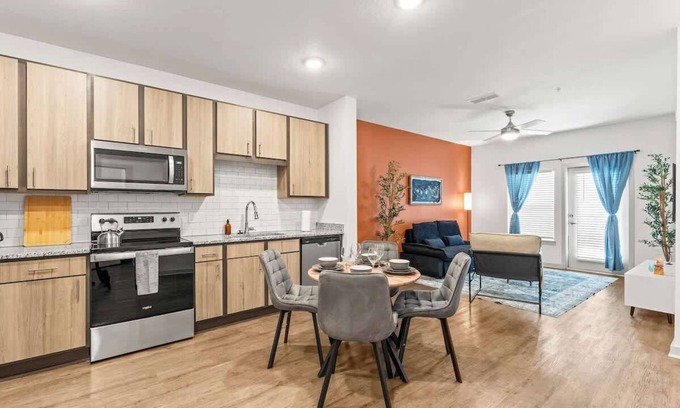 Lake Buena Vista Apartment | Stay Near Disney w King Bed Amenities PetFriendly