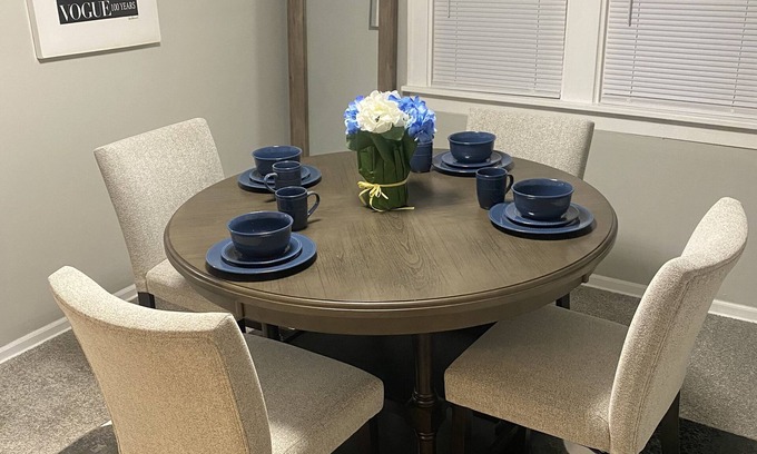 Washington Heights Apartment | Stay near family or close to downtown, this loft in Beverly has it all!
