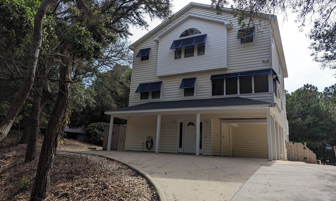 Southern Shores House | Stay near Outer Banks Beaches - just a quick stroll away