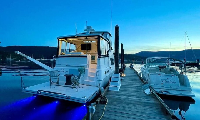 Brentwood Bay Boat Rental | Stay on a Big Beautiful Boat - 2 BDR, Sleeps 4