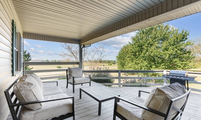 Paris Other | Stay on a working horse farm in Paris, KY