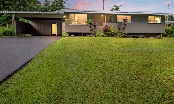 Papaikou House | Stay On the Scenic Route! 7 Min Drive to Hilo by RedAwning