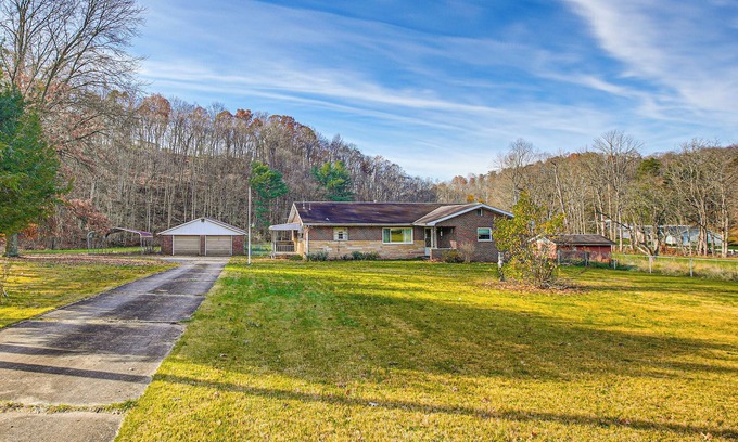 Davisville House | Stay & Play: West Virginia Country Home!