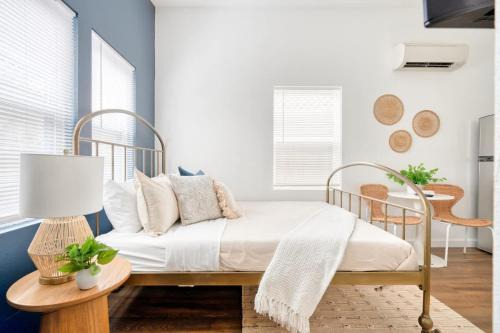 Kerns Apartment | Stay Portland - Beach Vibes Getaway near Burnside & Laurelhurst!