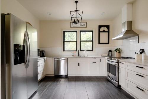 Hosford-Abernethy House | Stay Portland - Fresh Farmhouse Remodel in SE Portland 96BikeScore