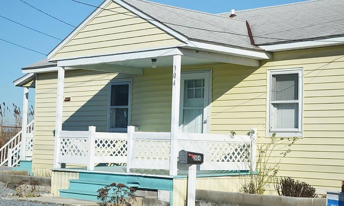 Ocean City Cottage | STAY SAFE in OC! Bayside Family Cottages walk to the beach and boardwalk .
