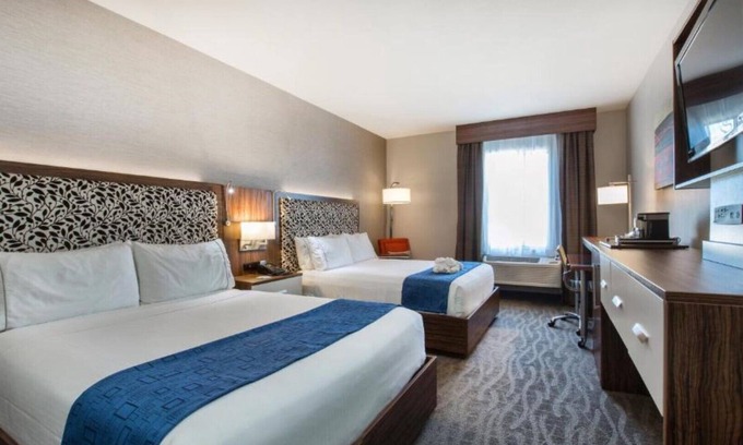 Redwood City House | Stay Smart at Our Rooms in Redwood City Locale