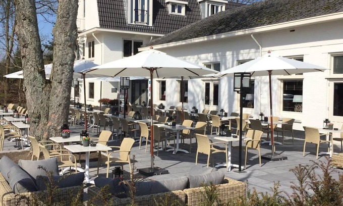 Beekbergen-West House | Stay Steps from Historic Steam Train and Scenic Forest Routes! Onsite Dining!