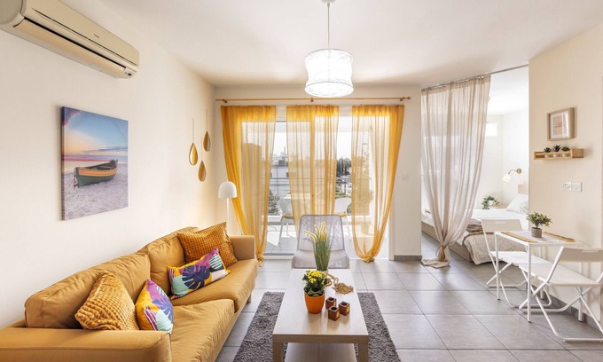 Lykabittos Apartment | STAY Sunflower Delight Studio