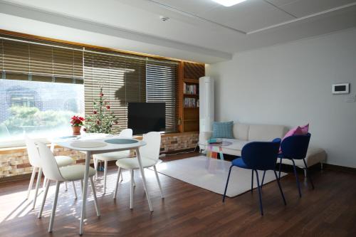 Pyeongchang-dong House | Stay Vibe Healing House