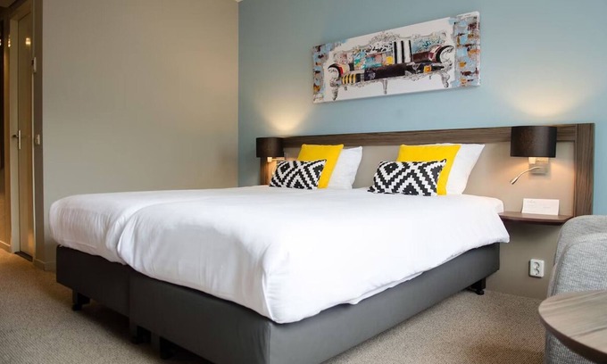 Weert House | Stay Where Cozy Meets Convenient — Dine, Rest & Explore!