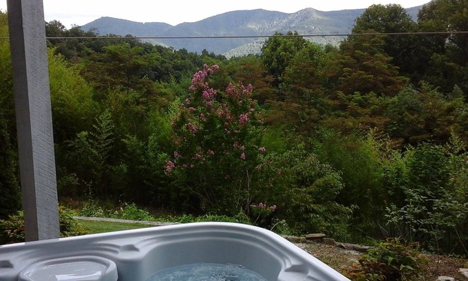 Maggie Valley House | Stay with Confidence-24 hr Views-Hot Tub-Fast WiFi-Carport