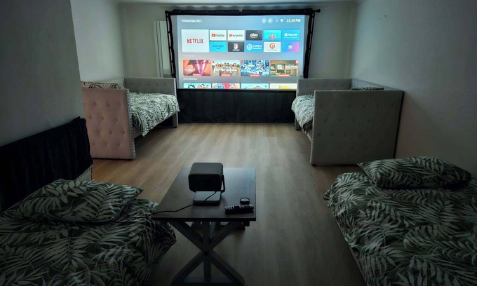 Windsor House | Stay,Work, Relax Ideal for Crews and Long Stays