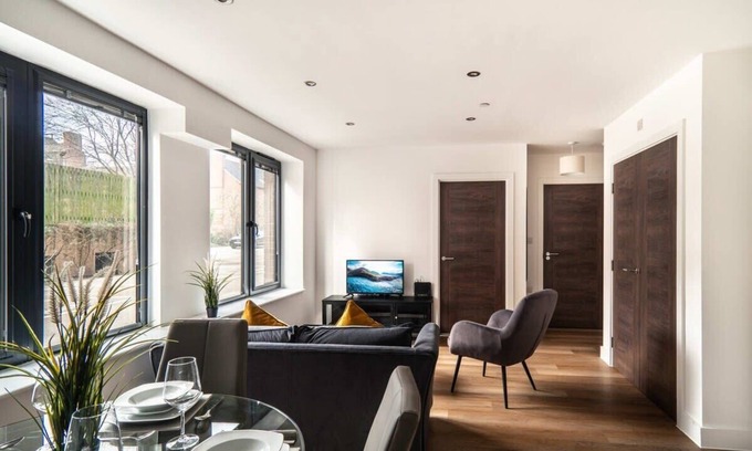 Old Trafford Apartment | Stay Zeni, Alexandra Rise Manchester Roomy 1 Bed