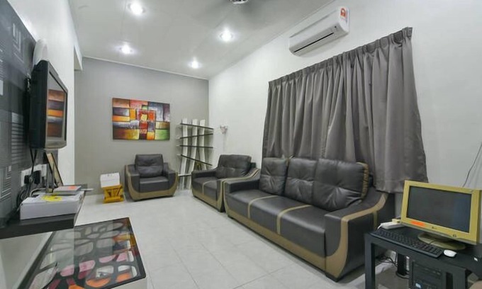 Taman Gadong Perdana House | Stay99 House BBQ Facilities (3 Bedrooms)