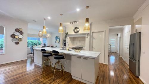 Officer House | StayAU 4BRM Chic Urban Retreat