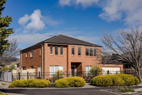 Caroline Springs House | StayAU Family Home Comfort in Caroline Springs