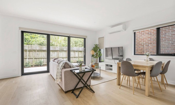 Bayswater North House | StayAU Modern 4BRM TH Bayswater