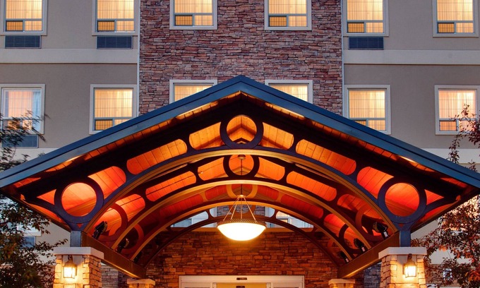 Calgary Hotel | Staybridge Suites Calgary Airport by IHG