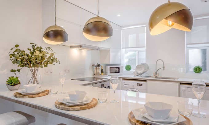 St Albans Apartment | Staycation 2 bed/2 bath Gated Development LUX St Albans - Off Street Parking