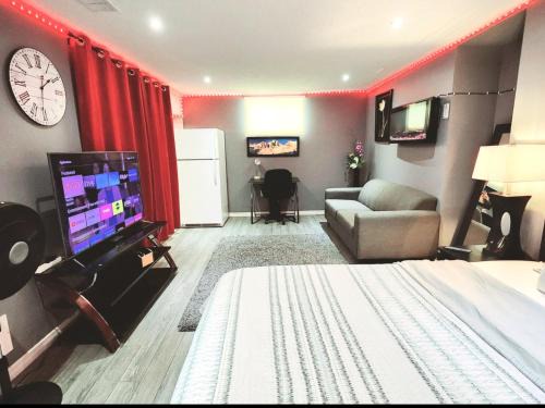 London Apartment | Staycation Studio Apartment, Private kitchen , Washroom, Micro Gym & Free Onsite Parking