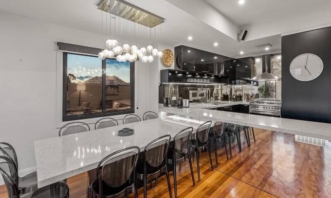 Moonee Ponds Apartment | StayCentral - Moonee Ponds Penthouse - Mount Alexander Rd, Moonee Ponds - 3 Bedrooms, 4 Beds, 2 Bathrooms, 2 secure undercover parking spot.