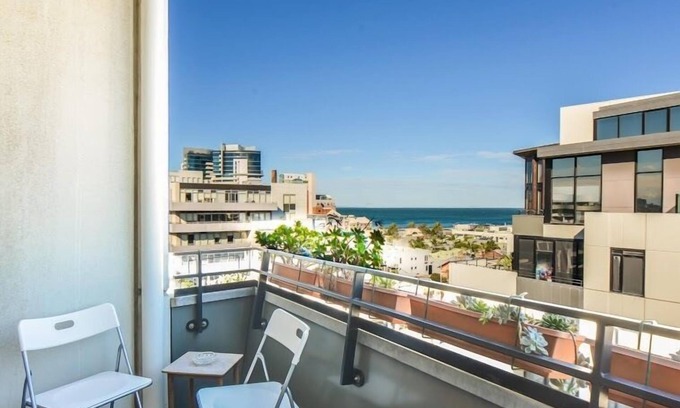 Port Melbourne Apartment | StayCentral - Spacious Seaviews (Port Melbourne) - Bay Street Port Melbourne - 1 Bedroom, 1 Bed, 1 Bathroom, 1 secure parking spot.