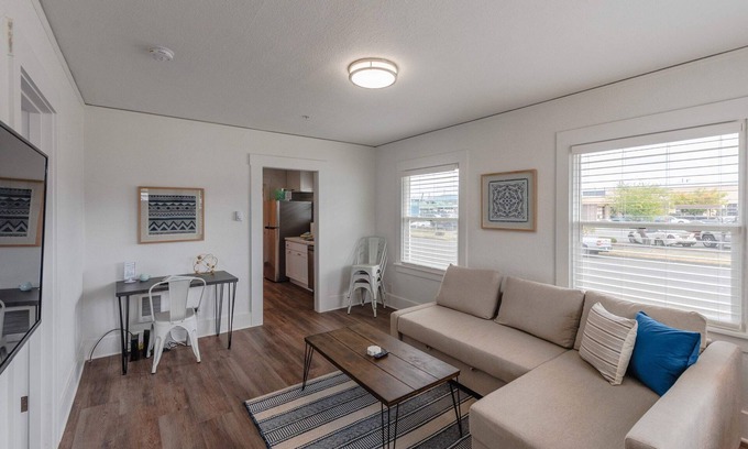 Coos Bay House | #StayInMyDistrict Bluebird Cottage Coos Bay