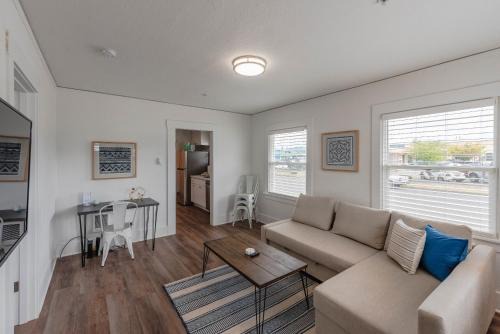 Coos Bay House | #StayInMyDistrict Bluebird Cottage Coos Bay