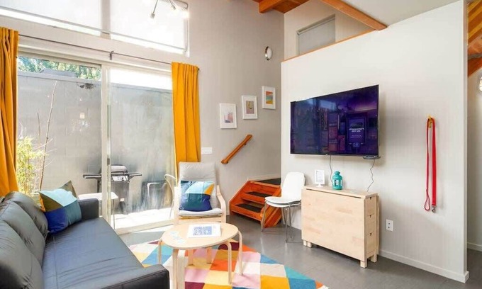 Belmont House | #StayInMyDistrict Buckman Spacious Modern Rowhouse