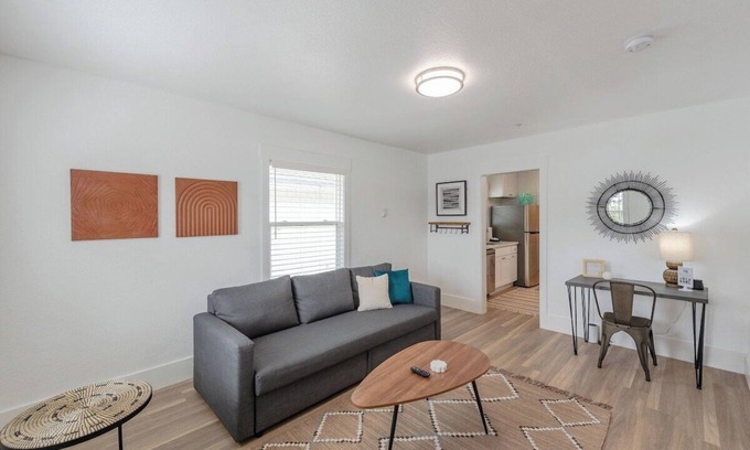 Coos Bay House | #StayinMyDistrict Coos Bay Goldfinch Cottage