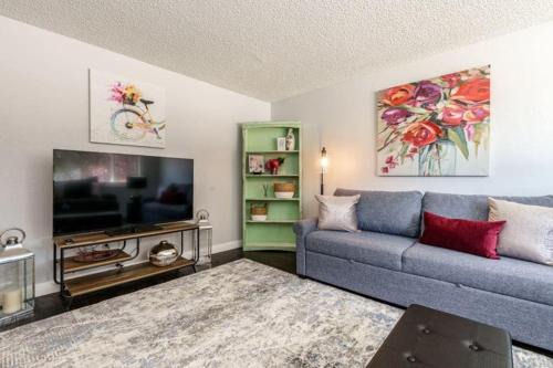 Boise Bench House | #StayInMyDistrict Cozy Central Boise Townhouse