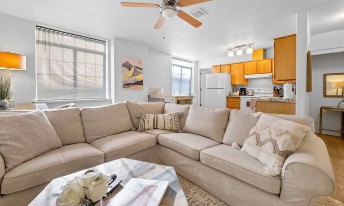 Downtown Vancouver Apartment | #StayInMyDistrict Downtown Loft2