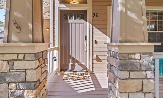Eagle House | #StayInMyDistrict Spacious Downtown Eagle Home