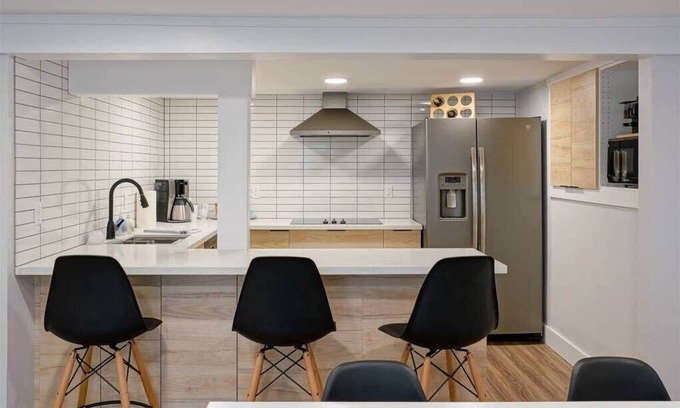 Portland Apartment | #StayInMyDistrict St Johns Walk to dining & shops